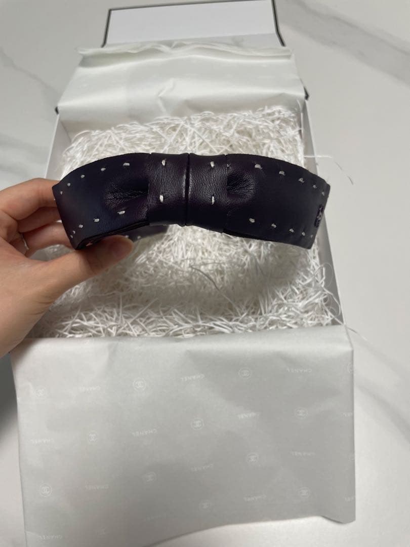 CHANEL ダークパープル レザー ヘアバンド