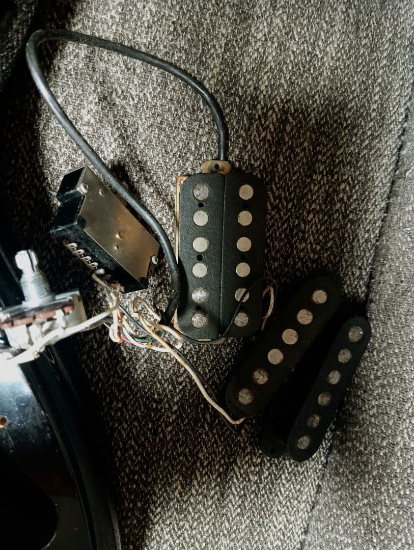 FenderSTMミディアムスケール ネック調整フレット擦合済 変え