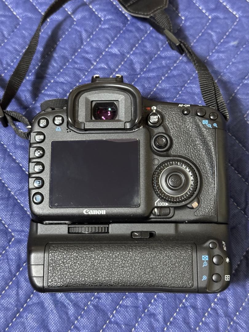 美品】Canon キヤノン EOS 7D ボディ デジタル一眼 BG-E7