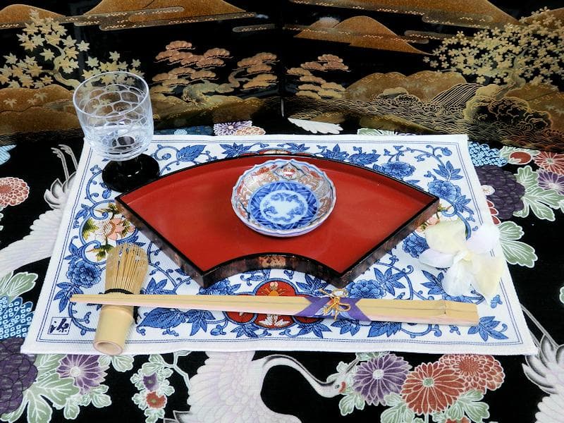 古伊万里　金襴手　花に松竹梅の図　豆皿　E725AS-CYd 古伊万里 金襴手 花に松竹梅の図 豆皿 E725AS-CYd