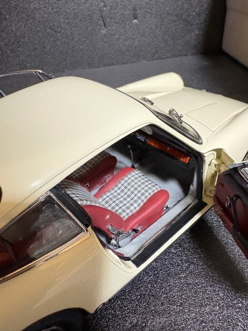 CMC 1/18 ポルシェ 901(911) 1964 アイボリー