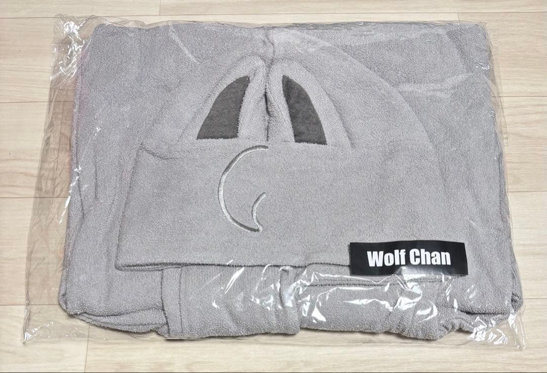 stray kids バンチャン wolf chan ポンチョ サウナ 新品