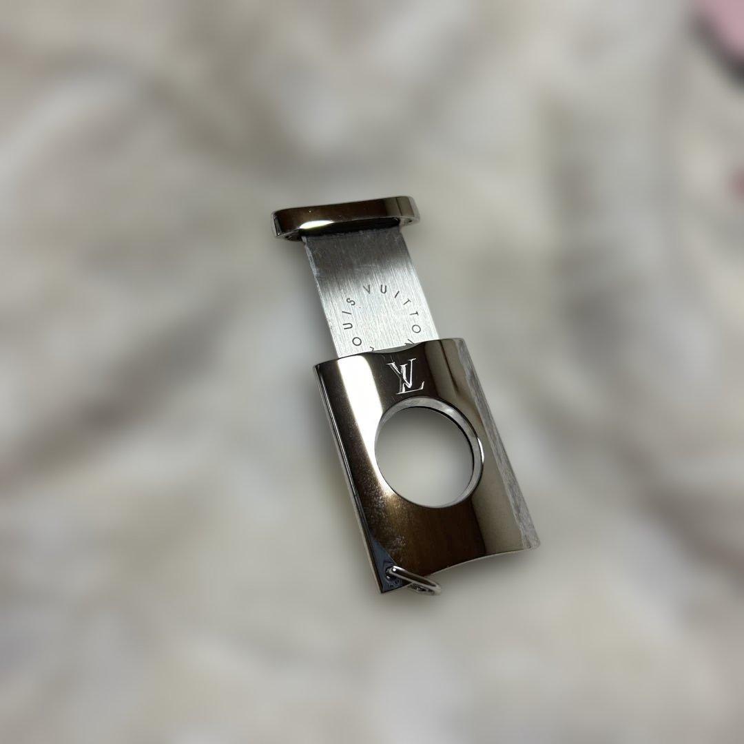 パープルレザー製のLouis Vuittonシガーカッター