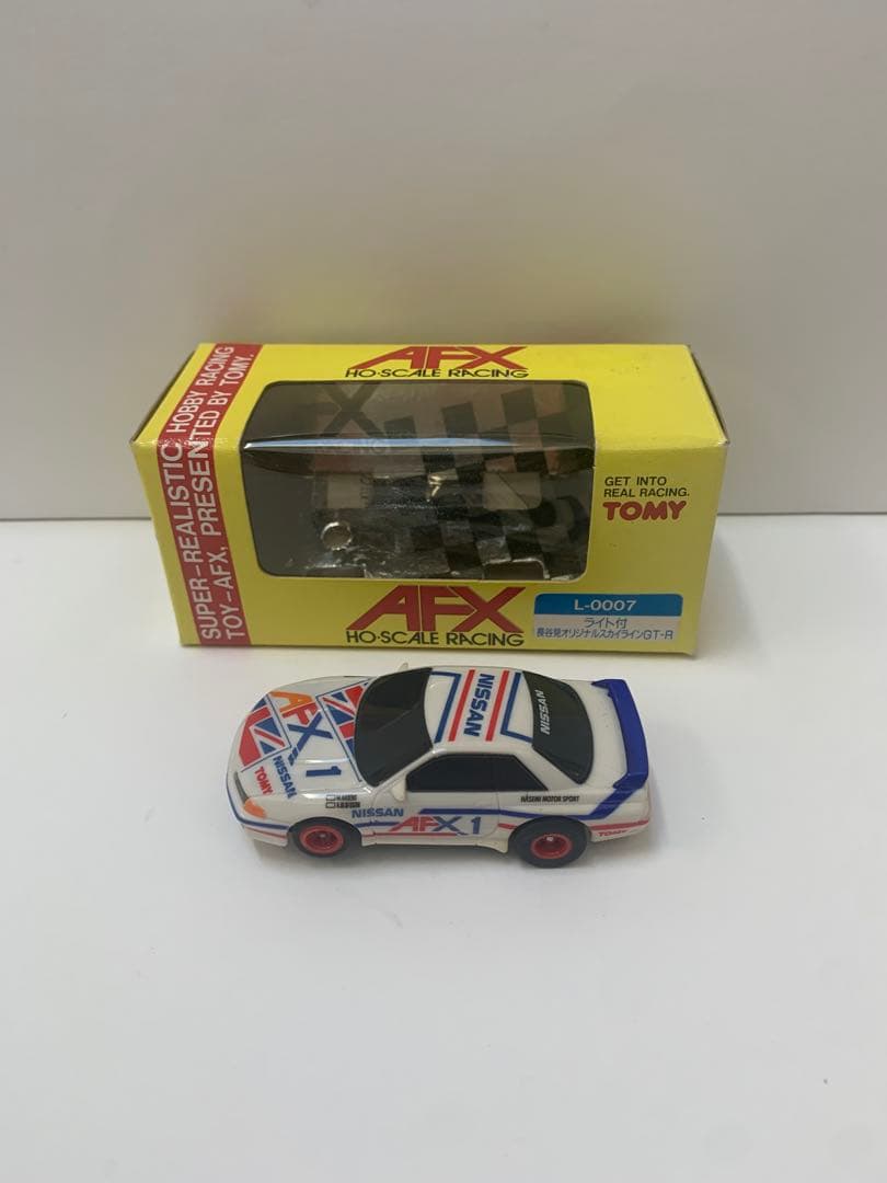 トミー　HOスケールスロットカー　AFX カルソニックスカイラインGT-R