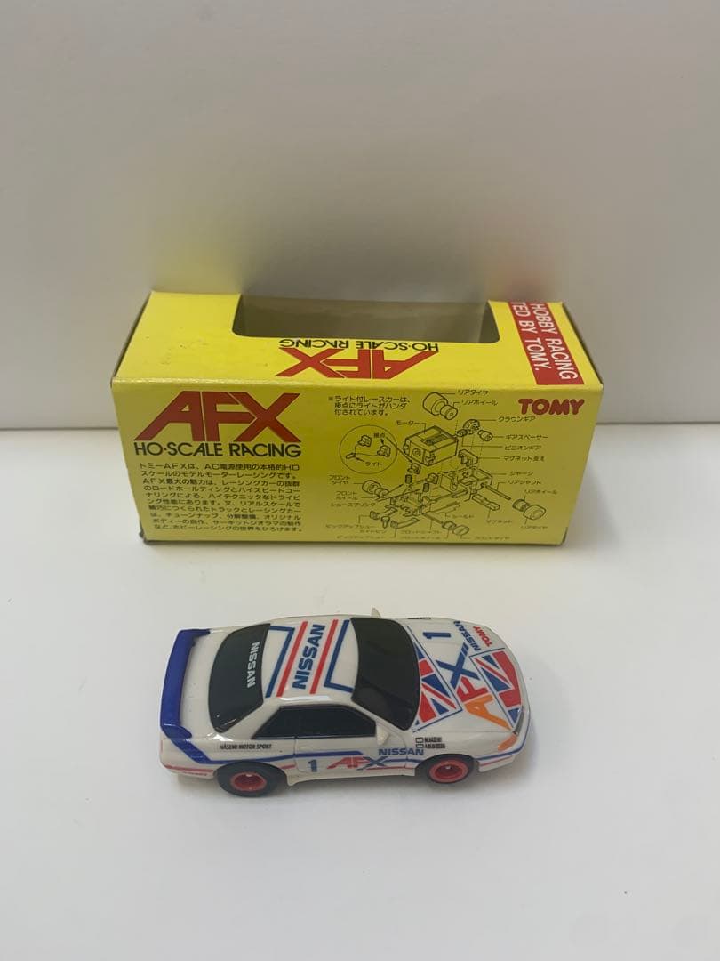 トミー　HOスケールスロットカー　AFX カルソニックスカイラインGT-R