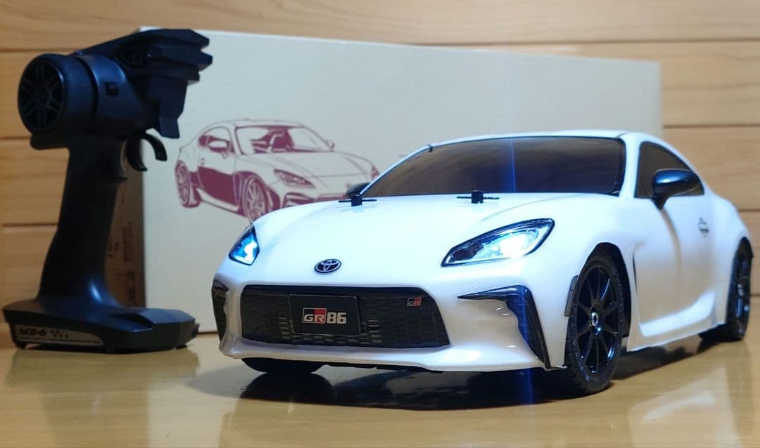 タミヤRCトヨタ白色GR86LEDライト付＆プロポ＆バッテリー充電器セット未走行