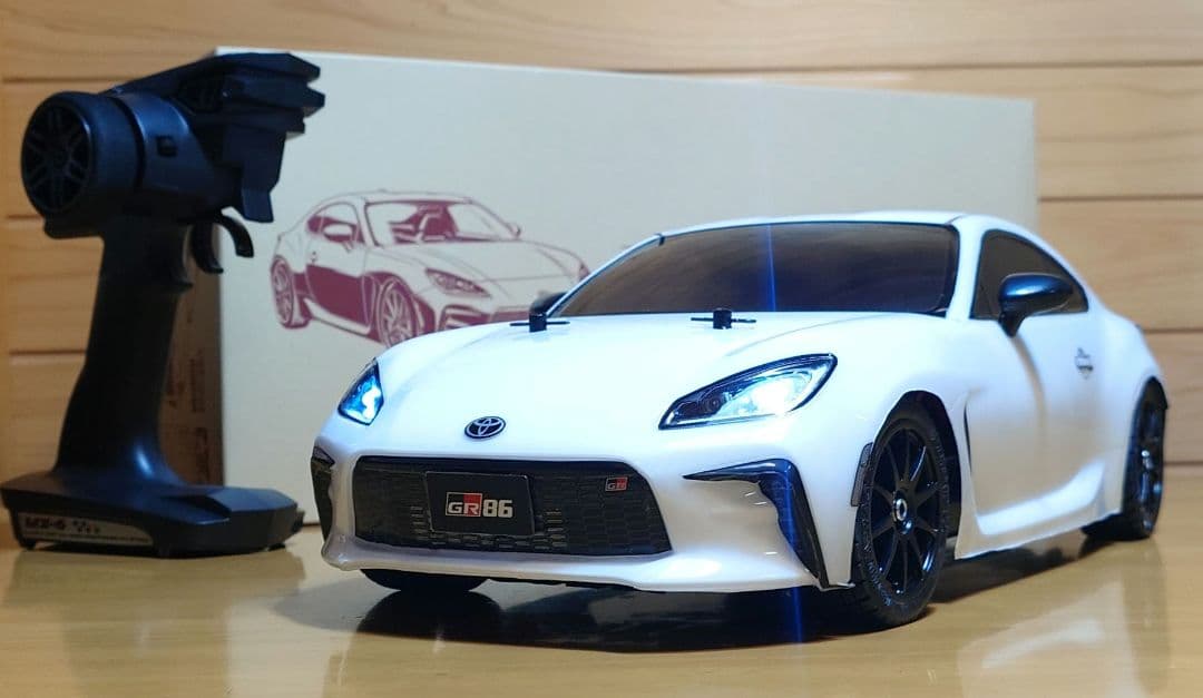 タミヤRCトヨタ白色GR86LEDライト付＆プロポ＆バッテリー充電器セット未走行