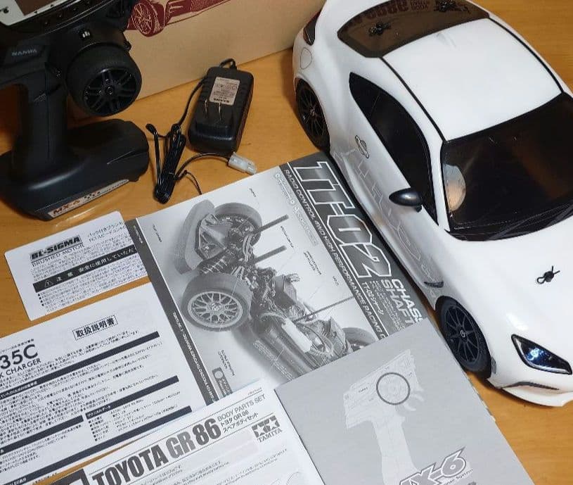 タミヤRCトヨタ白色GR86LEDライト付＆プロポ＆バッテリー充電器セット未走行
