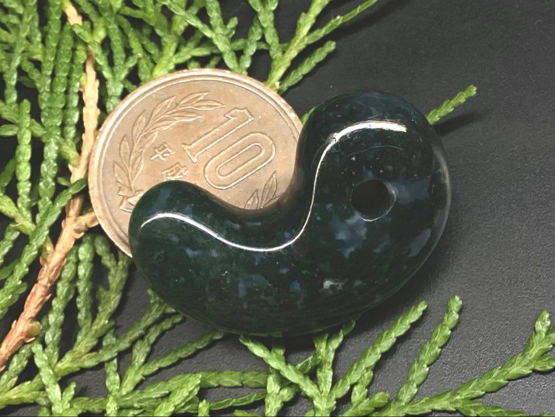 ✳最上位‼️出雲石【碧玉】勾玉 浮き草*雪輪のW文様入りのコレクション