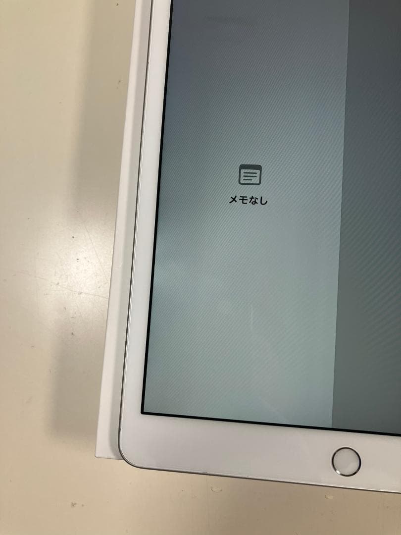 iPad 7世代 32GB シルバー セルラー カバーガラス付
