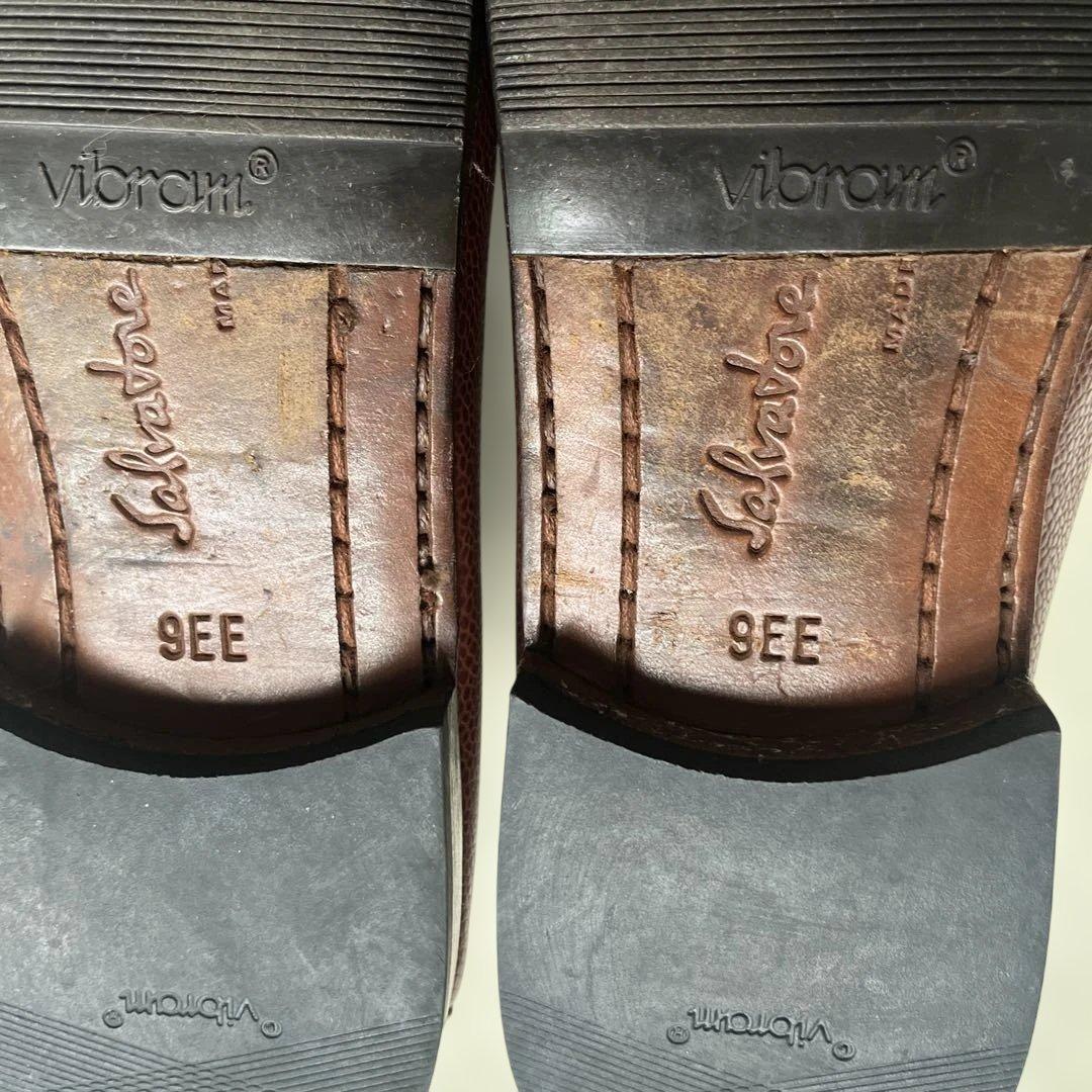 フェラガモ ダークブラウン タッセル付きレザー モカシン