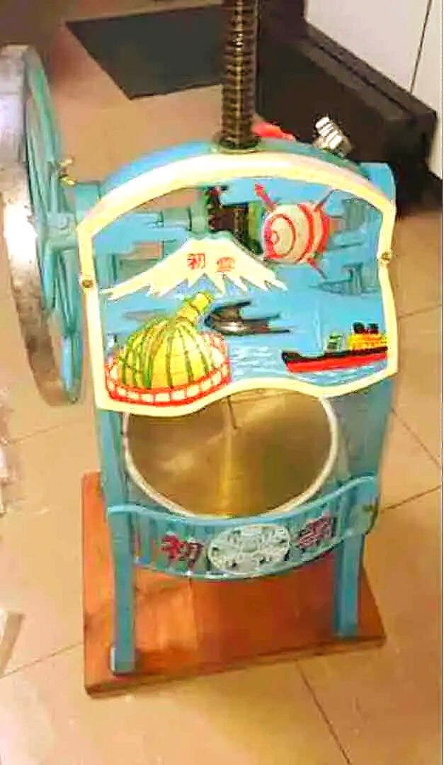 初雪　かき氷機　かき氷削り機 かき氷機 電動 ふわふわアイスロボ 初雪 新型 中部コーポレーション