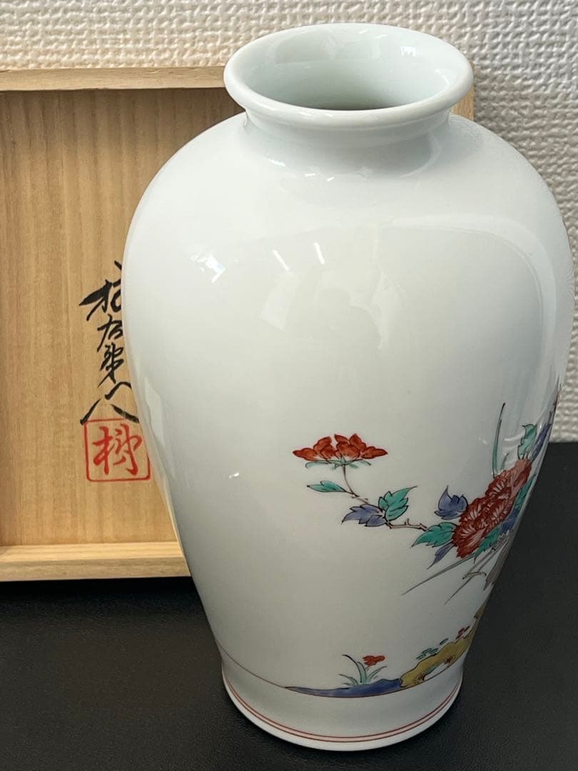 柿右衛門作　錦　牡丹　花瓶 赤絵の伝統 人間国宝十四代