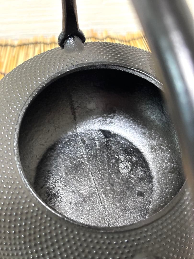 未使用、タグ付　南部秀山 佐藤 勝弘作　１５型アラレ　鉄瓶　南部鉄瓶　南部鉄器