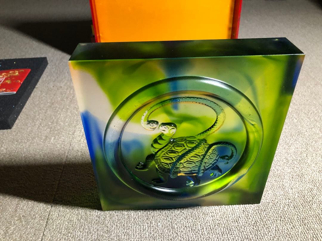 瑠璃置物。玄武文。美品。2005年作品。琉璃工坊。美術品。自家藏出