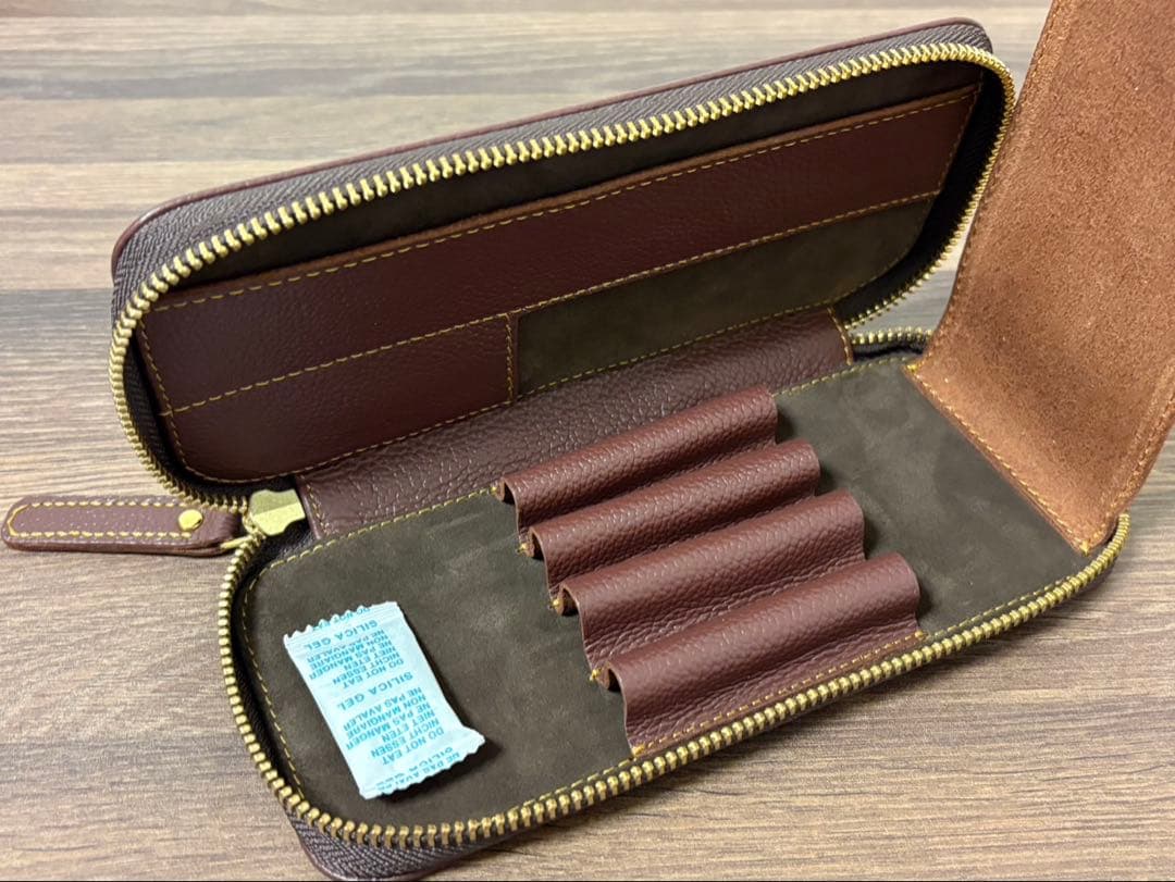 バハギア ラウンドジップペンケース シュリンクレザー ダークブラウン