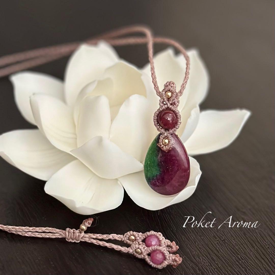 美衣』ルビーインゾイサイトとルビーのマクラメペンダントネックレス