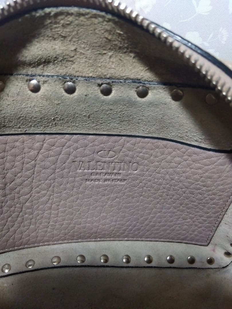 【VALENTINO】カメラバッグ スタッズショルダー 斜め掛け ベージュピンク