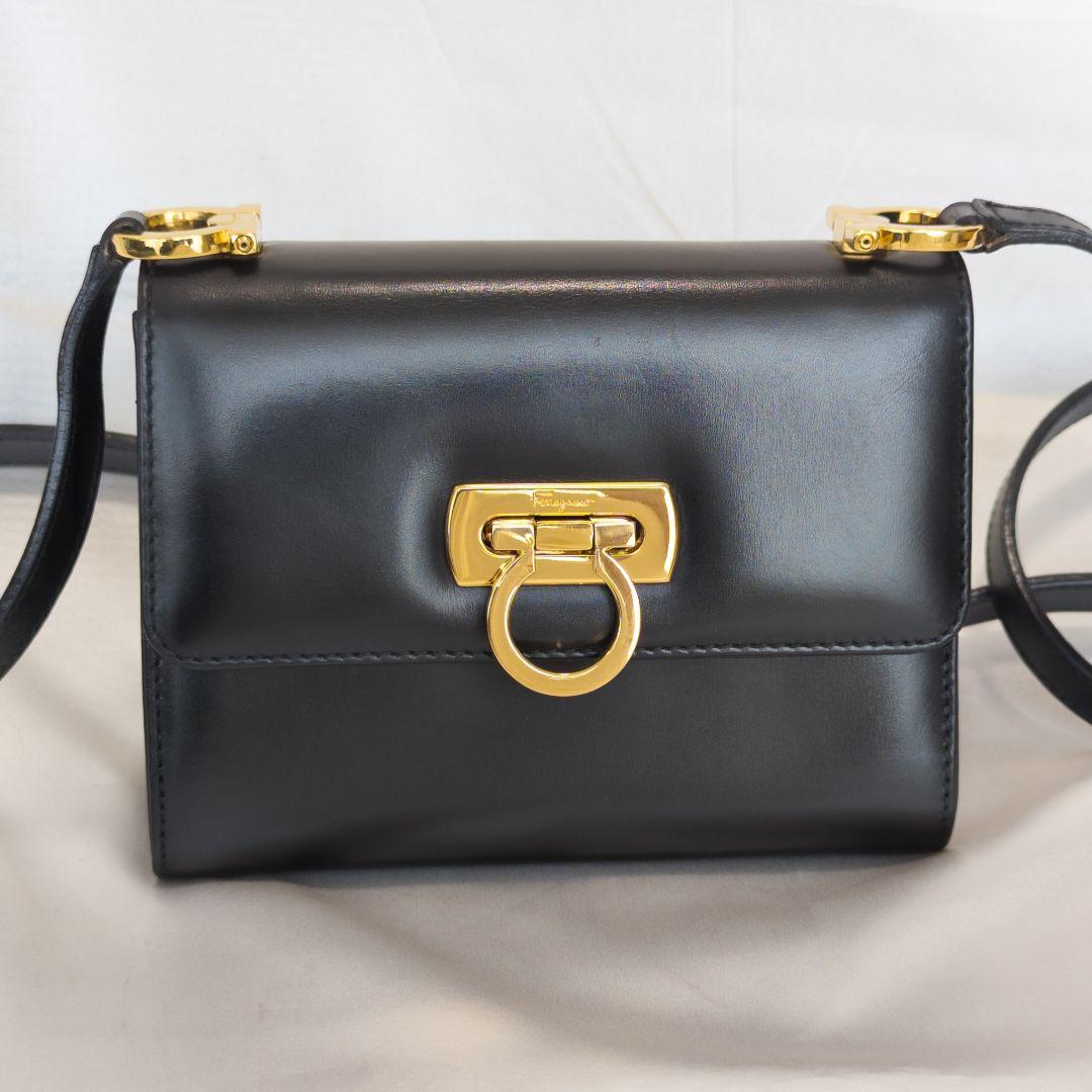 【極美品】 Ferragamo ガンチーニ ミニ ショルダーバッグ 保存袋付き