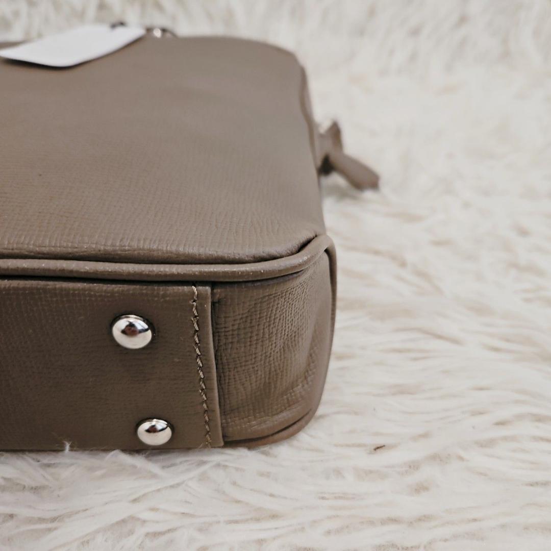 新品 タケオキクチ ビジネスバッグ ブリーフケース レザー A4 ベージュ