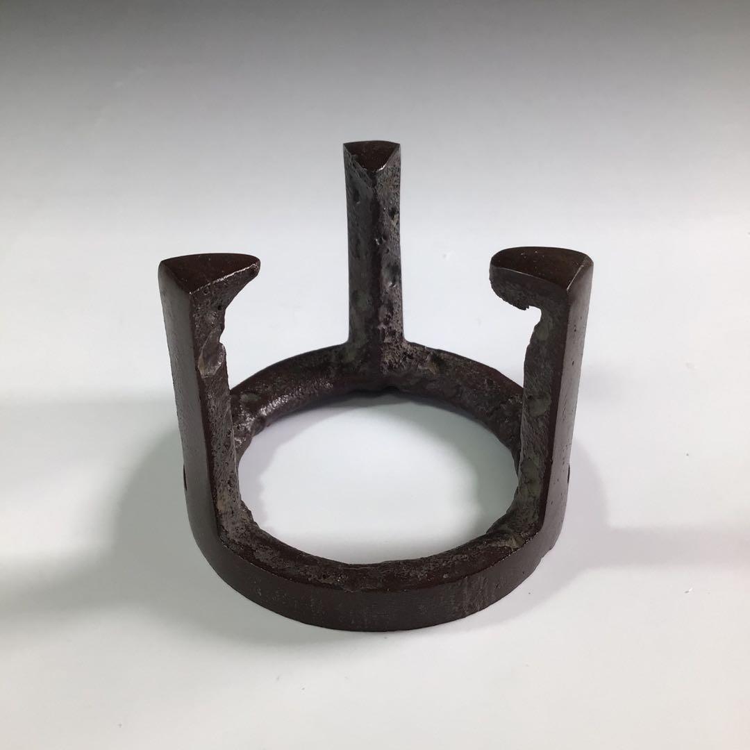 Ｐ９６０　蓋置　『人間国宝　高橋敬典造』『鉄製』『五徳蓋置』　共箱　茶道具