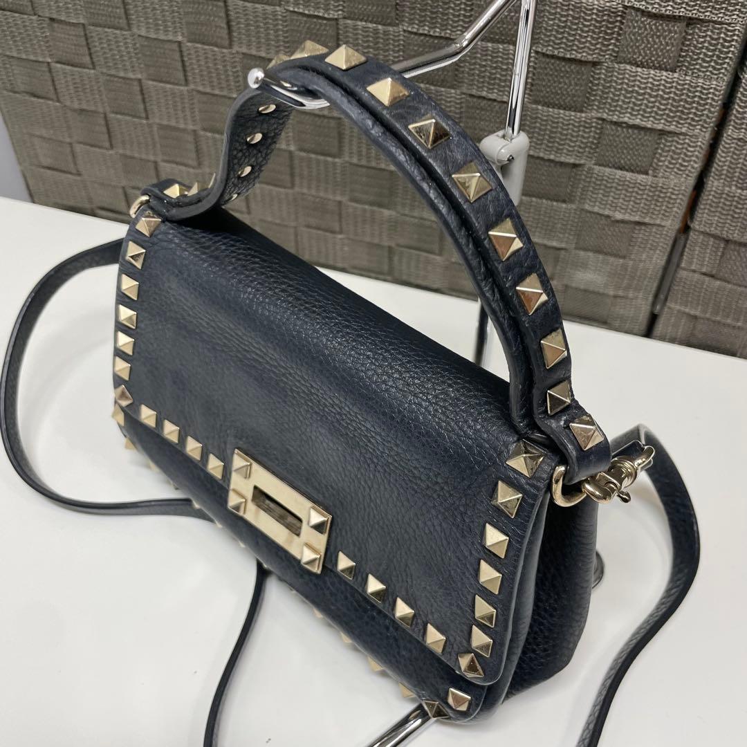じ*と様 VALENTINO スタッズ付きショルダーバッグ ブラック