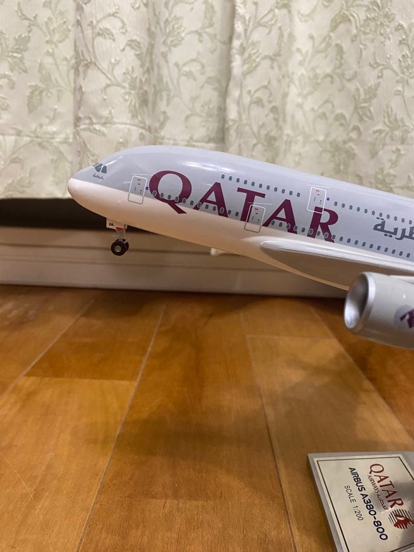 1/200 Qatar Airways A380-800