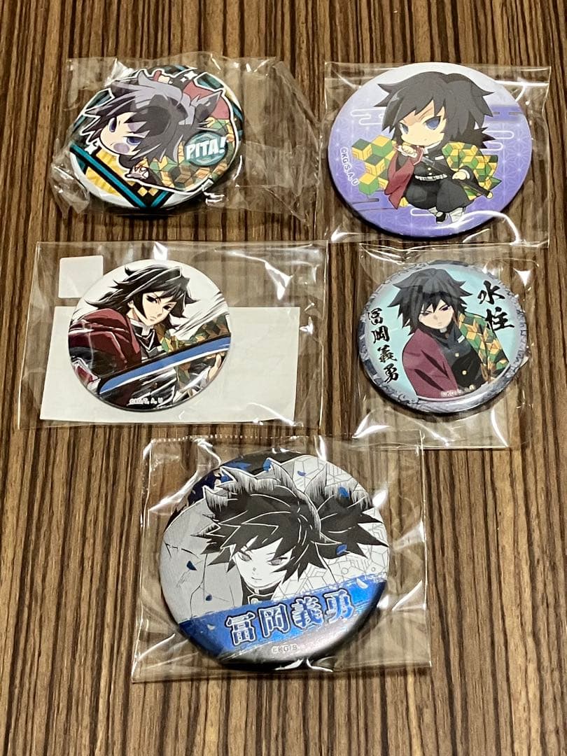 鬼滅の刃 冨岡義勇 缶バッジセット - メルカリ