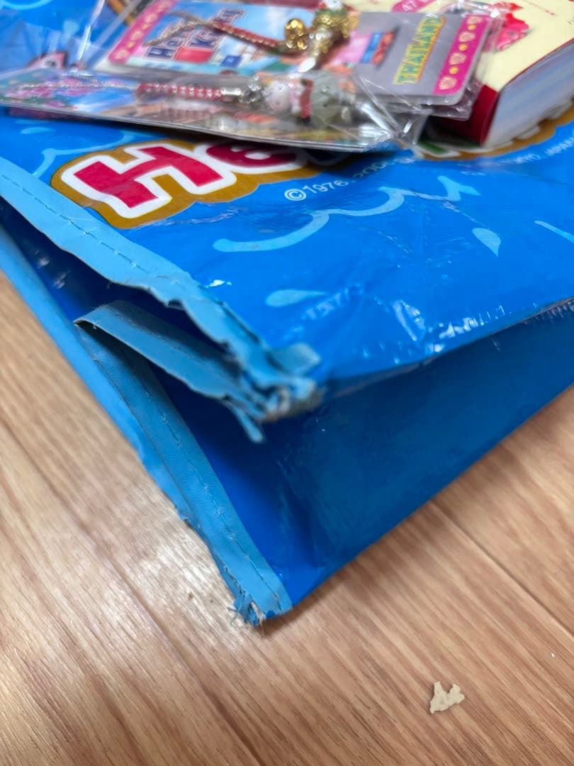 ご当地キティ　ファスナーマスコット＆根付け246個セット　まとめ売り