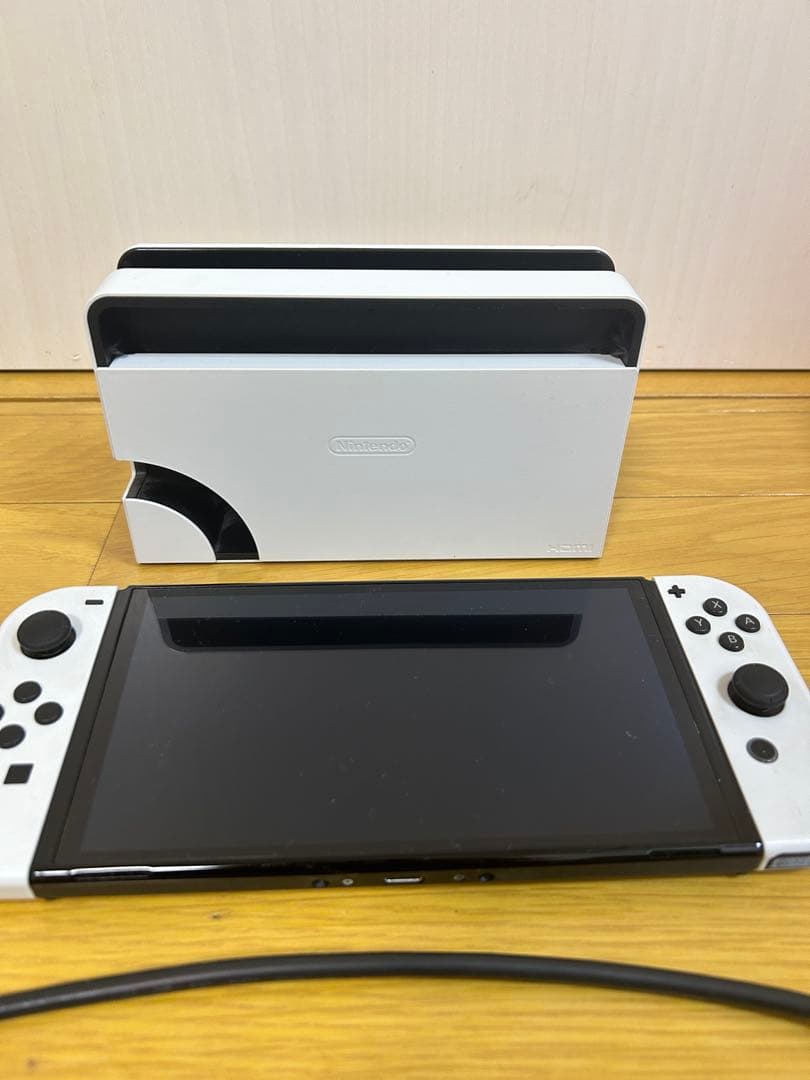 Nintendo Switch 本体 白Joy-Con付き