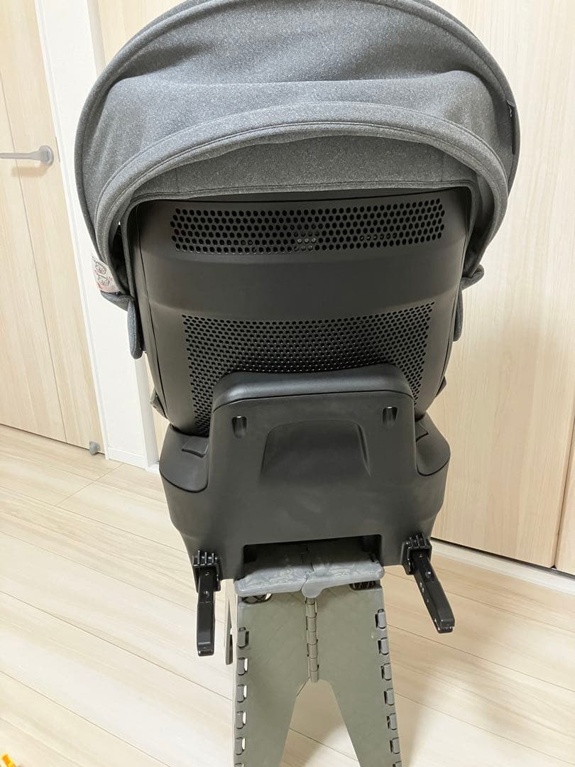 エールべべ クルット4i プレミアムⅢ ISOFIXグレー　BF871