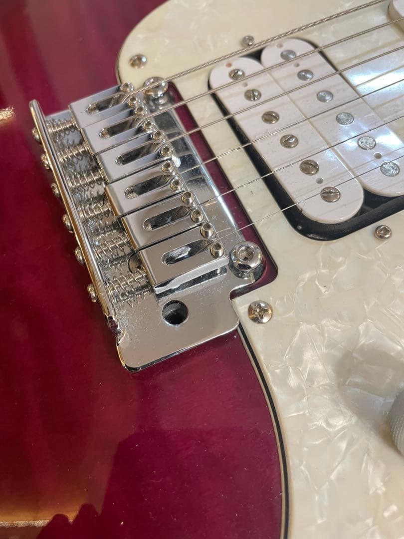 mavis MST-600のエレキギター（メイプルレッドバースト）