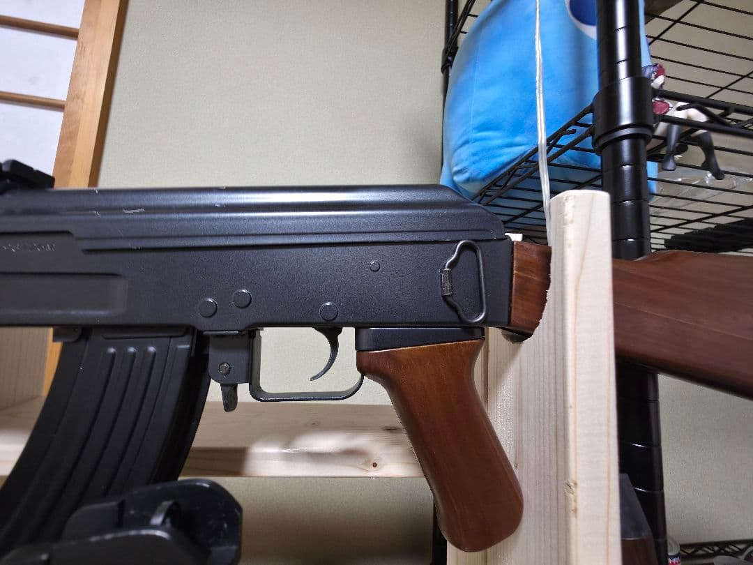 AK-47電動マルイ、やや使用感あり、充電器附属 値段交渉受け付けます