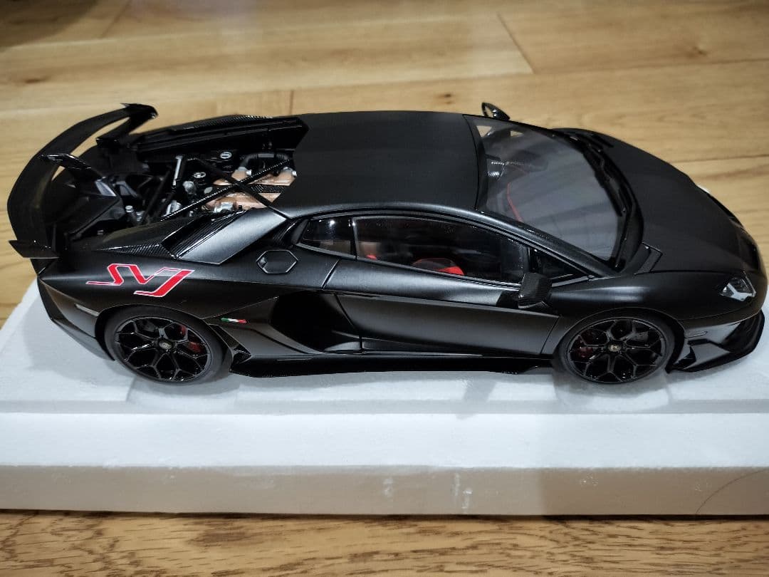 オートアート ランボルギーニアヴェンタドールSVJマットブラック