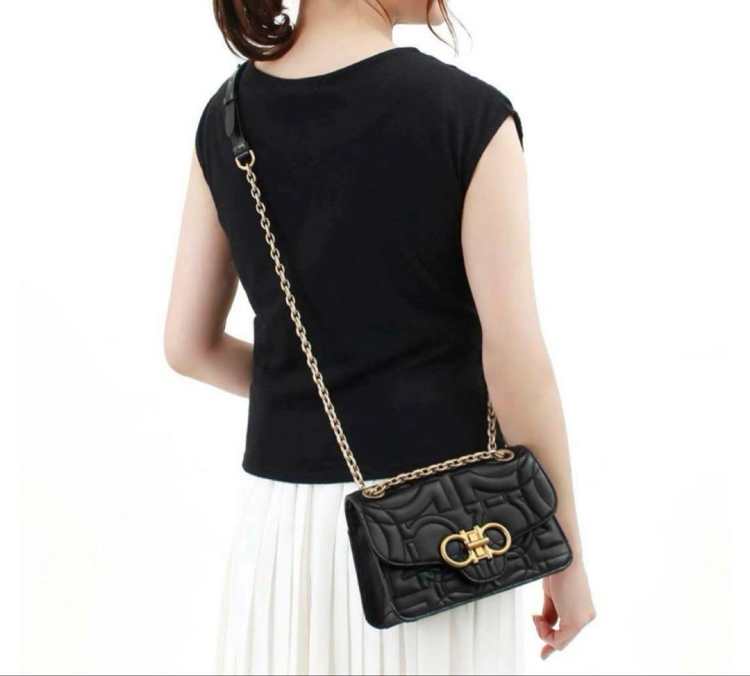 Salvatore Ferragamo フェラガモ　ガンチーニショルダーバッグ