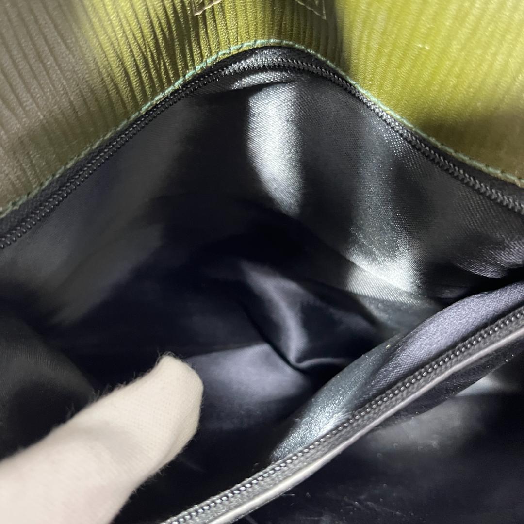 [大人気]　フェンディ　FENDI　ショルダーバッグ　総柄　レザー