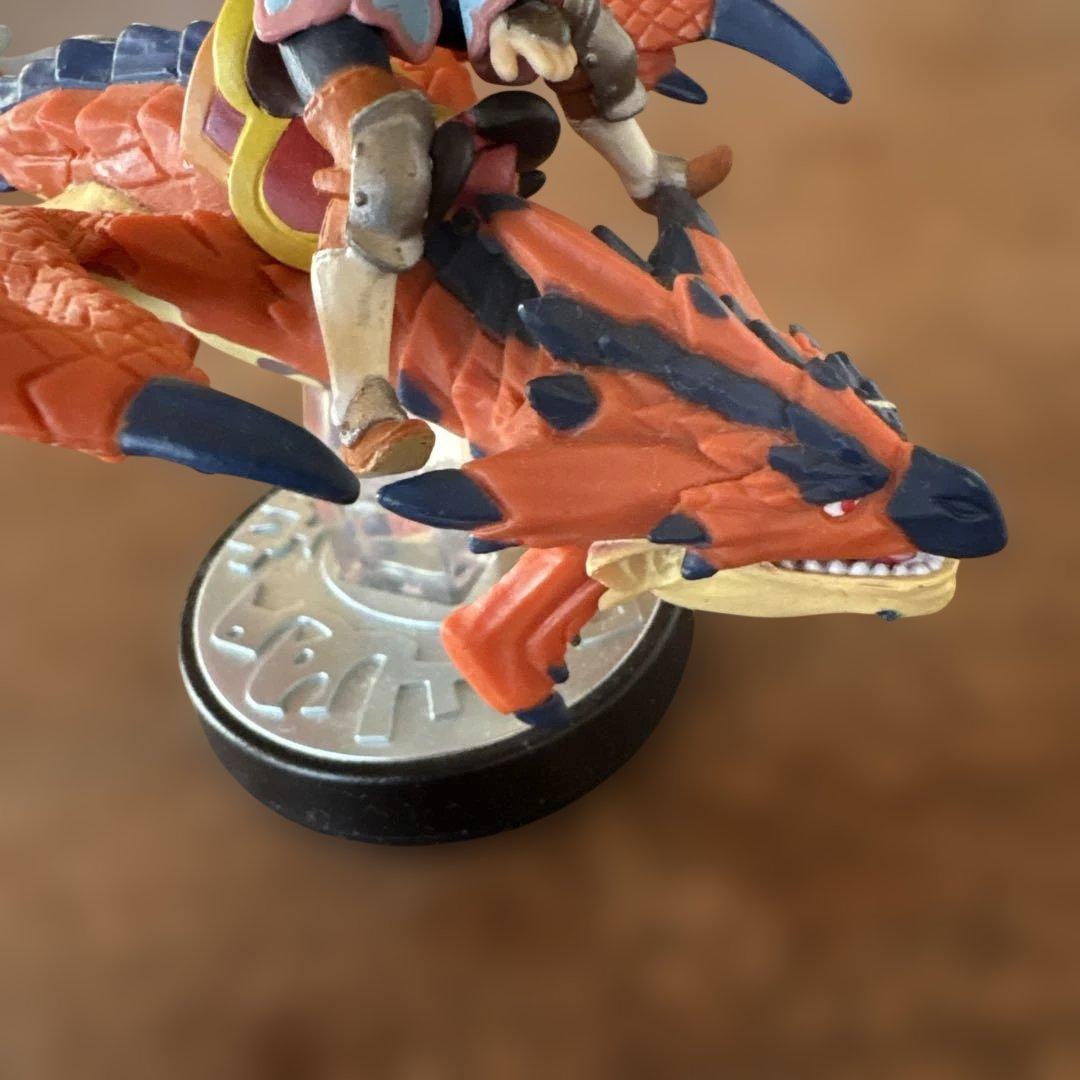 amiiboモンスター フィギュア ドラゴン型