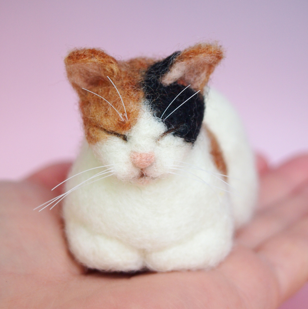 羊毛フェルト ・三毛猫・ハンドメイド セール中 羊毛フェルト三毛猫 高