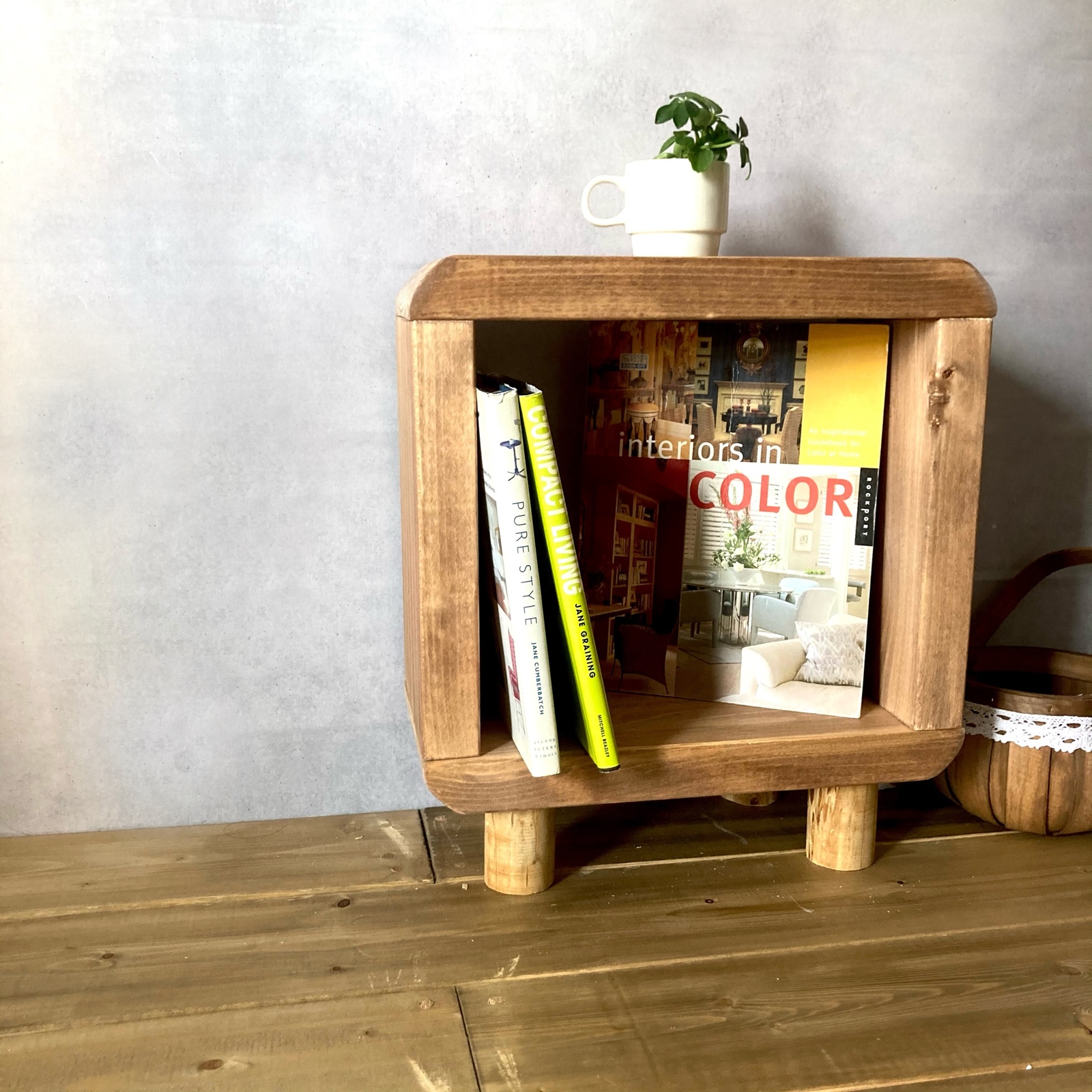 特集掲載】丸くてかわいいディスプレイラック 木製 座れるサイド