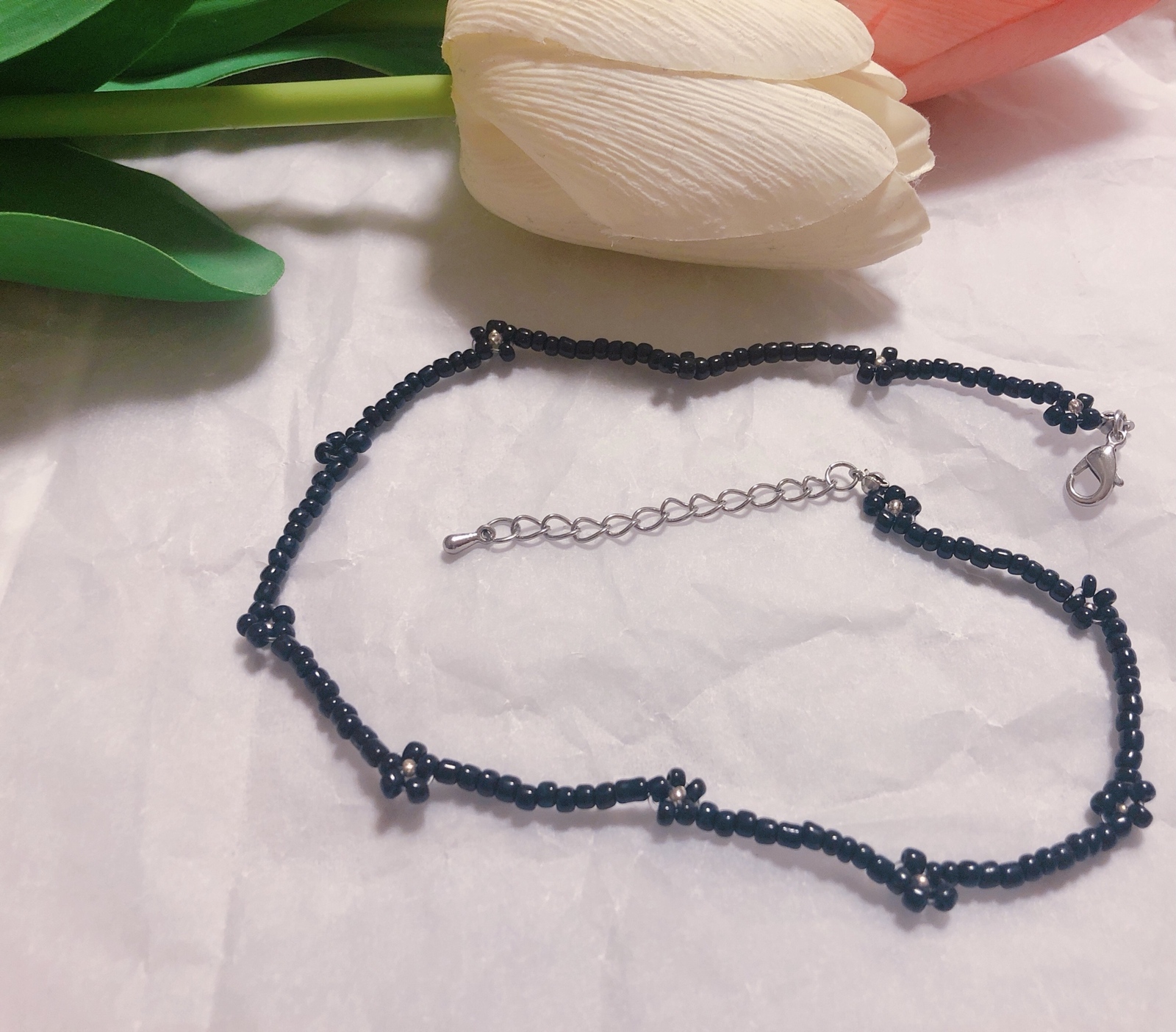 お花のブラックビーズネックレス 韓国アクセサリー ビーズアクセサリー