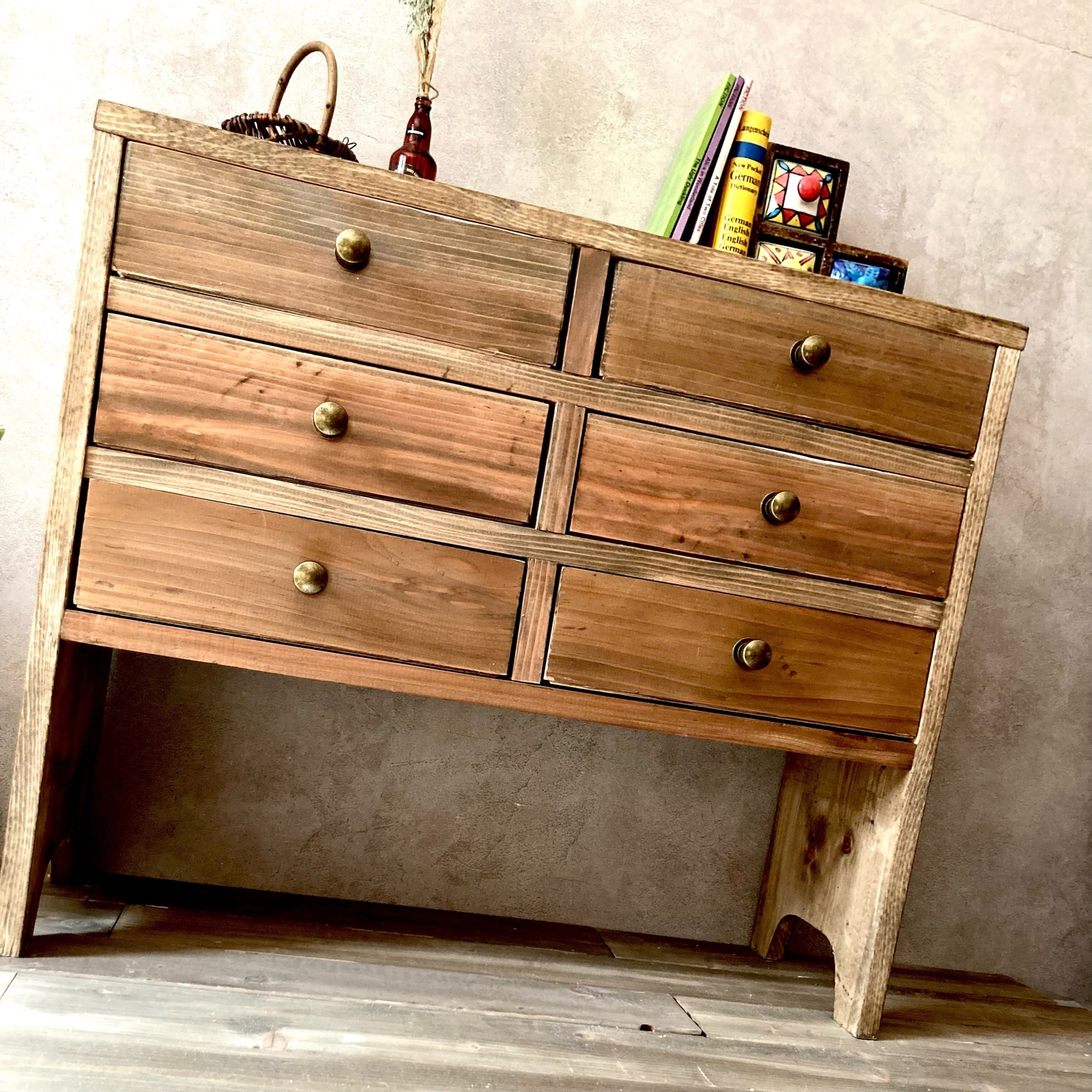 特集掲載】チェスト 北欧 アンティーク風キャビネット 幅67四つ脚1段