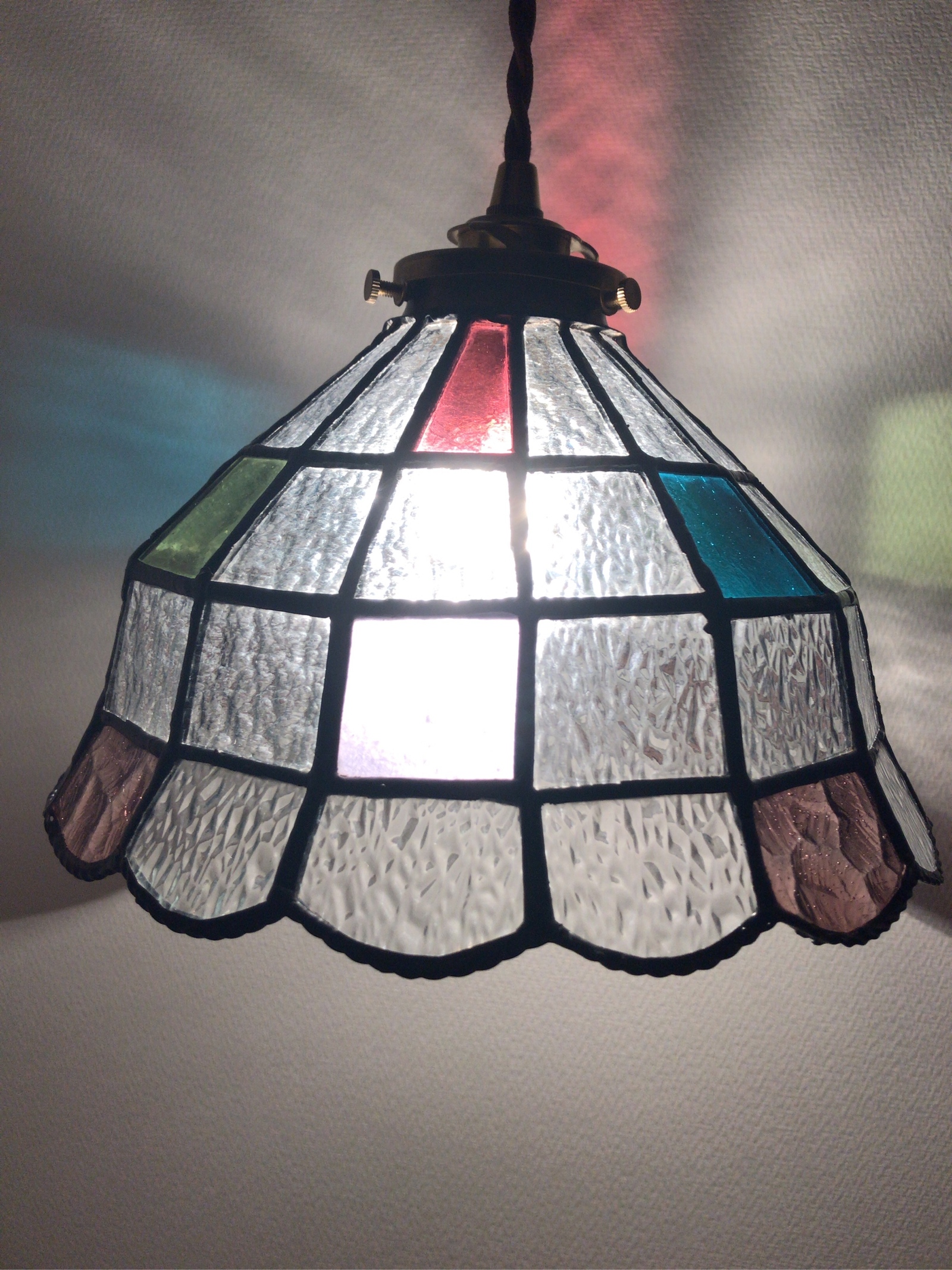 ✮大きめ✮ ステンドグラス 壁掛け 吊り下げ金具付き バラ