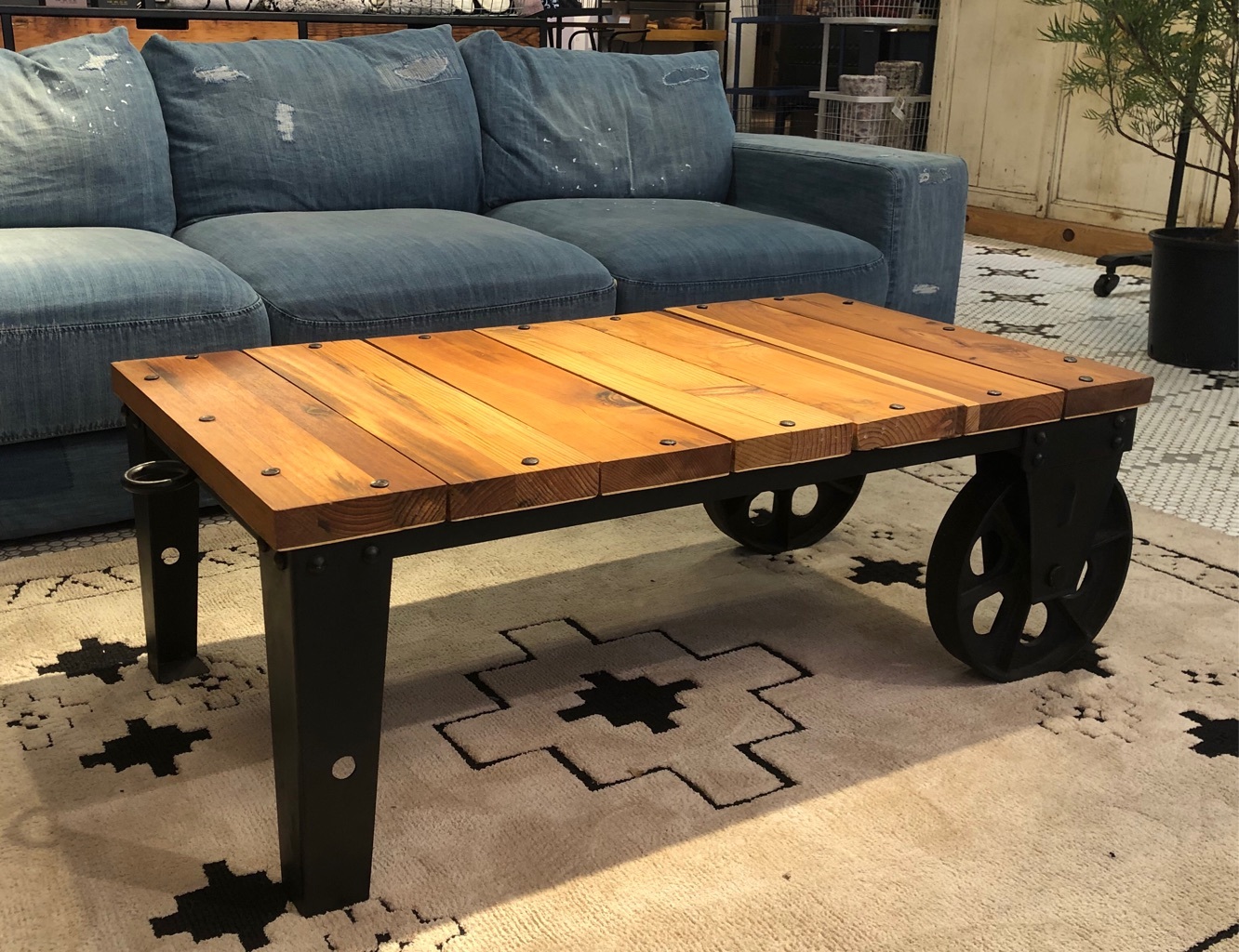 ジャーナルスタンダードのローテーブル