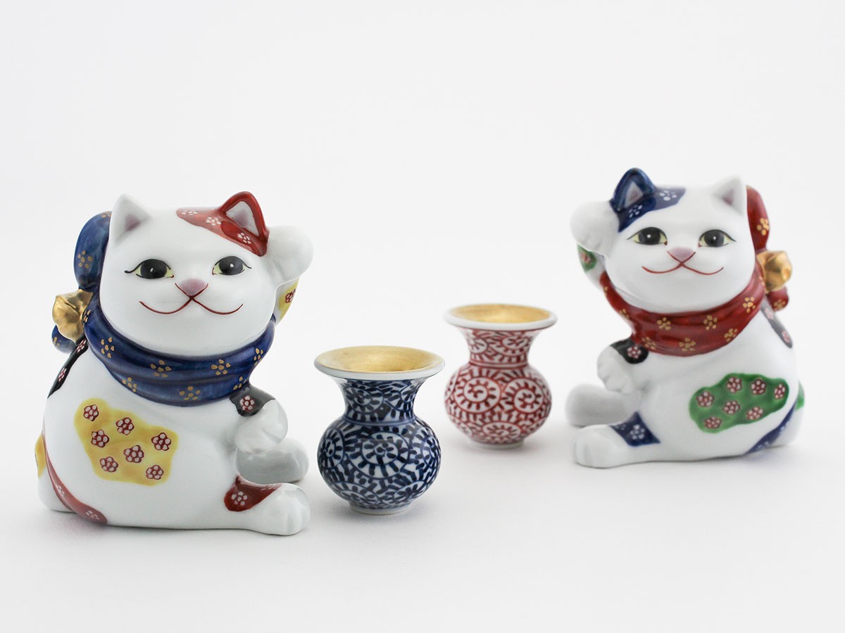 源右衛門窯 染錦結び梅地紋 猫置物 / げんえもんがま 染錦結び梅地紋
