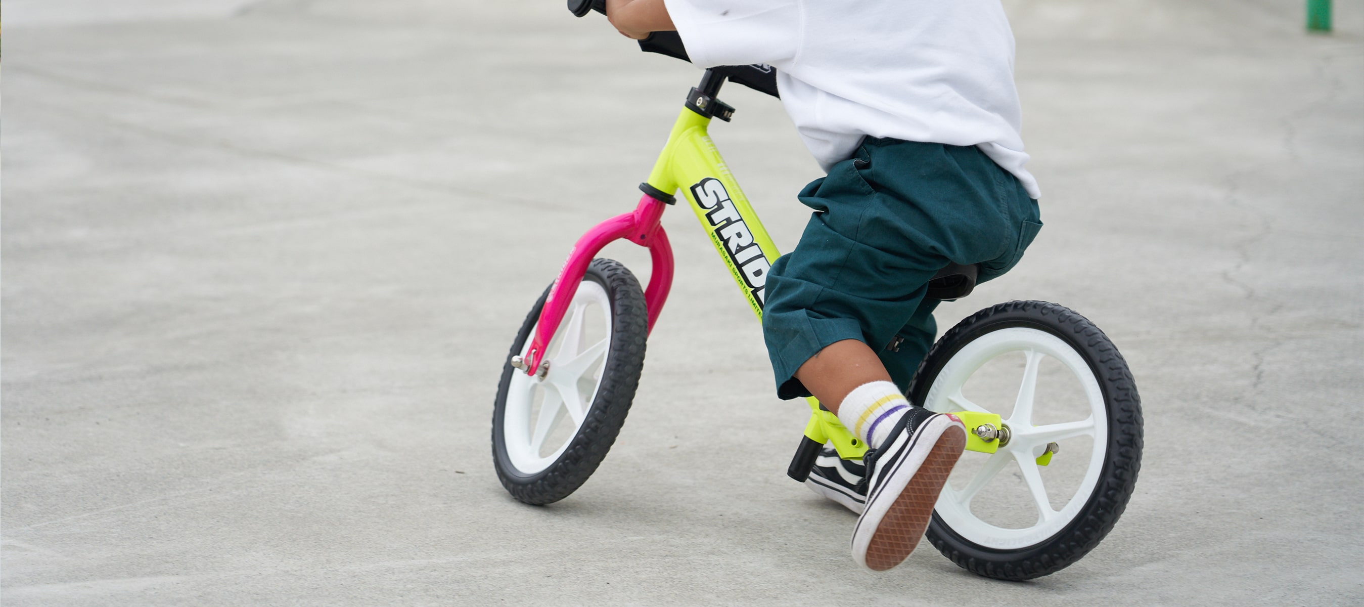 ストライダー×ムラサキスポーツ】ムラサキスポーツ限定カラー「Neon