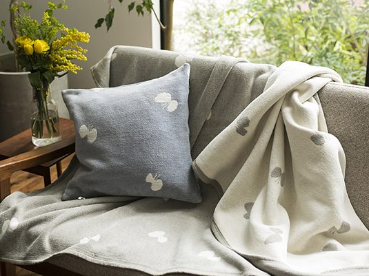 mina perhonen ×クボミ baku ピンクッション& ハンカチ mina perhonen