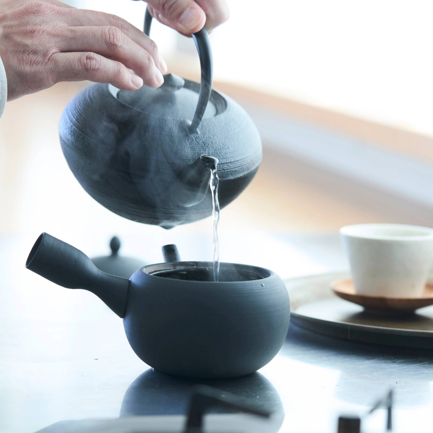 鋳心ノ工房/鉄瓶・平つぼ -今の暮らしに合わせて作られた、コンパクト