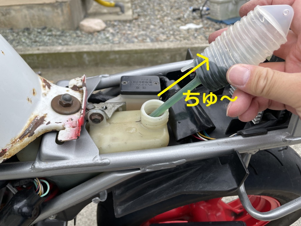 NSR50レストア④6年放置のオイルを交換(エンジンオイル編) – 砂井さん