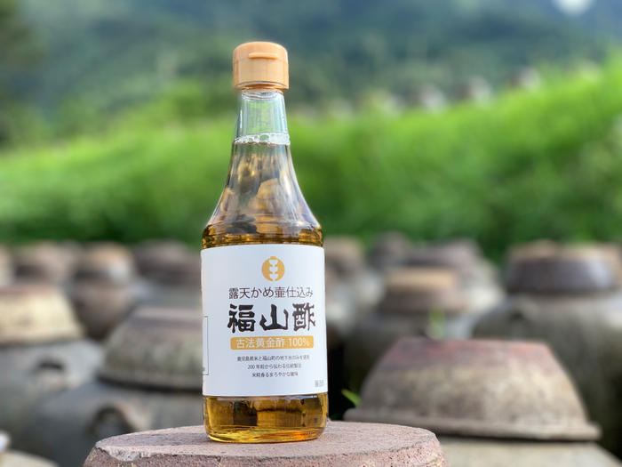 200年前から受け継いできた露天かめ壷仕込み希少な「10年熟成黒酢」と