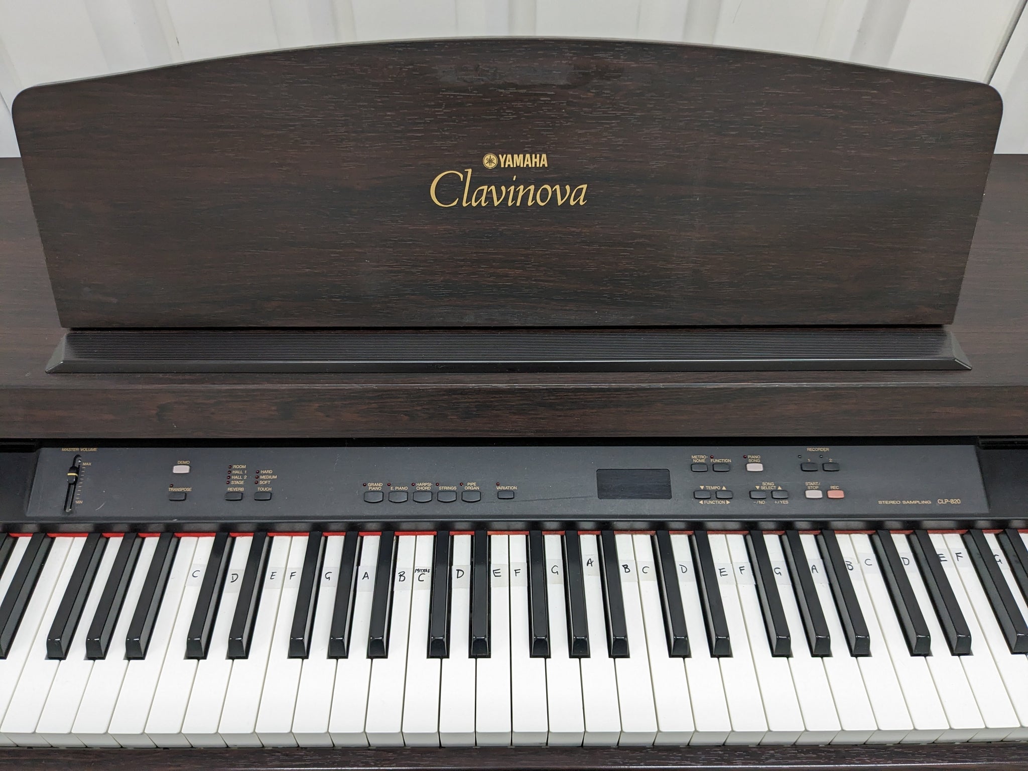 Yamaha Clavinova CLP-820 Digital Piano in dark rosewood stock nr